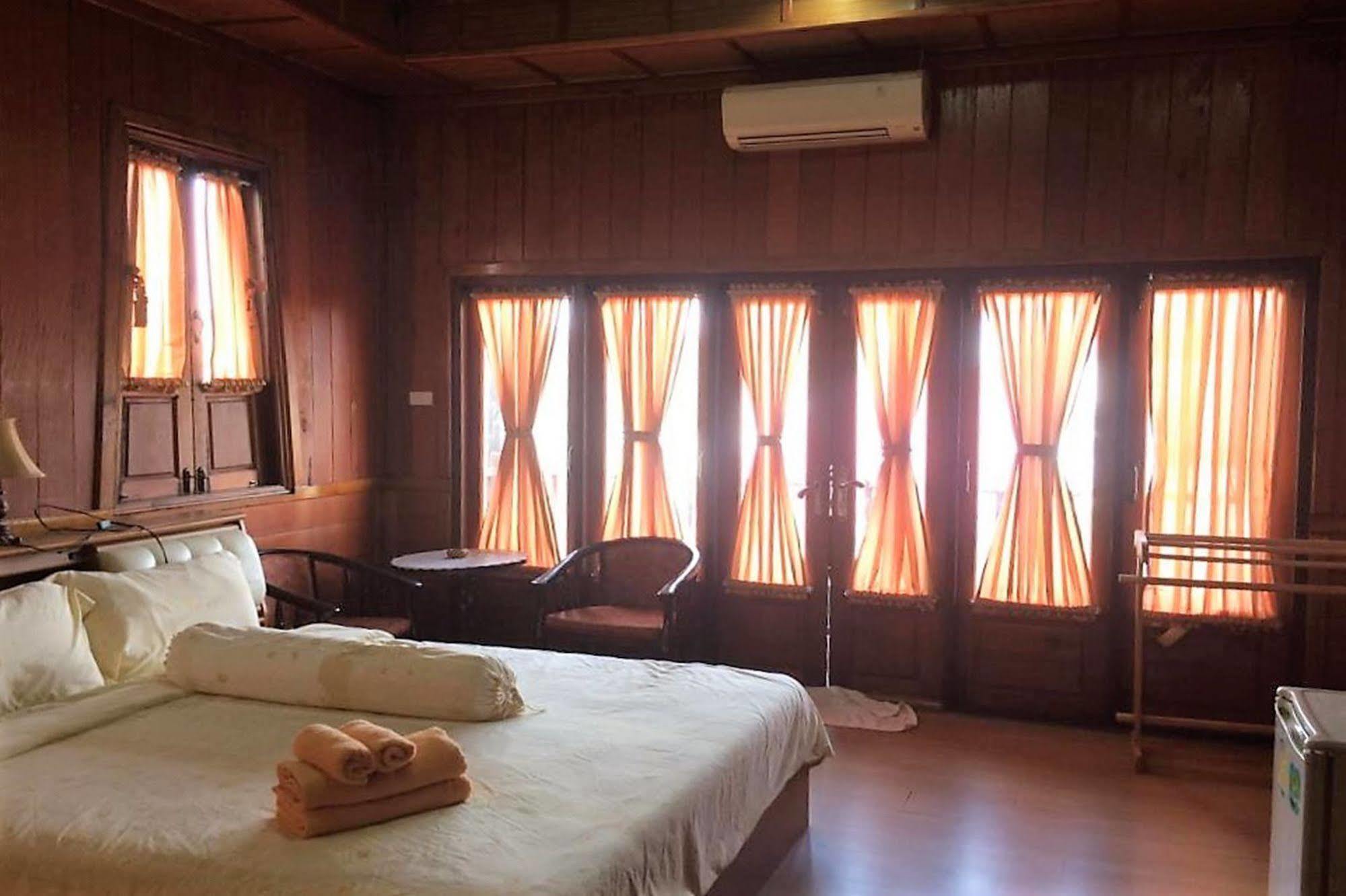 Beau And Blonde House Kamala Hotell Exteriör bild